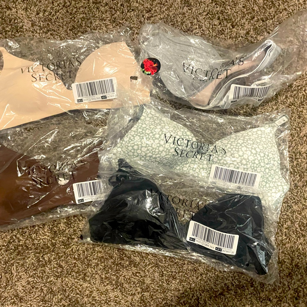 nwt! Lot of Bras